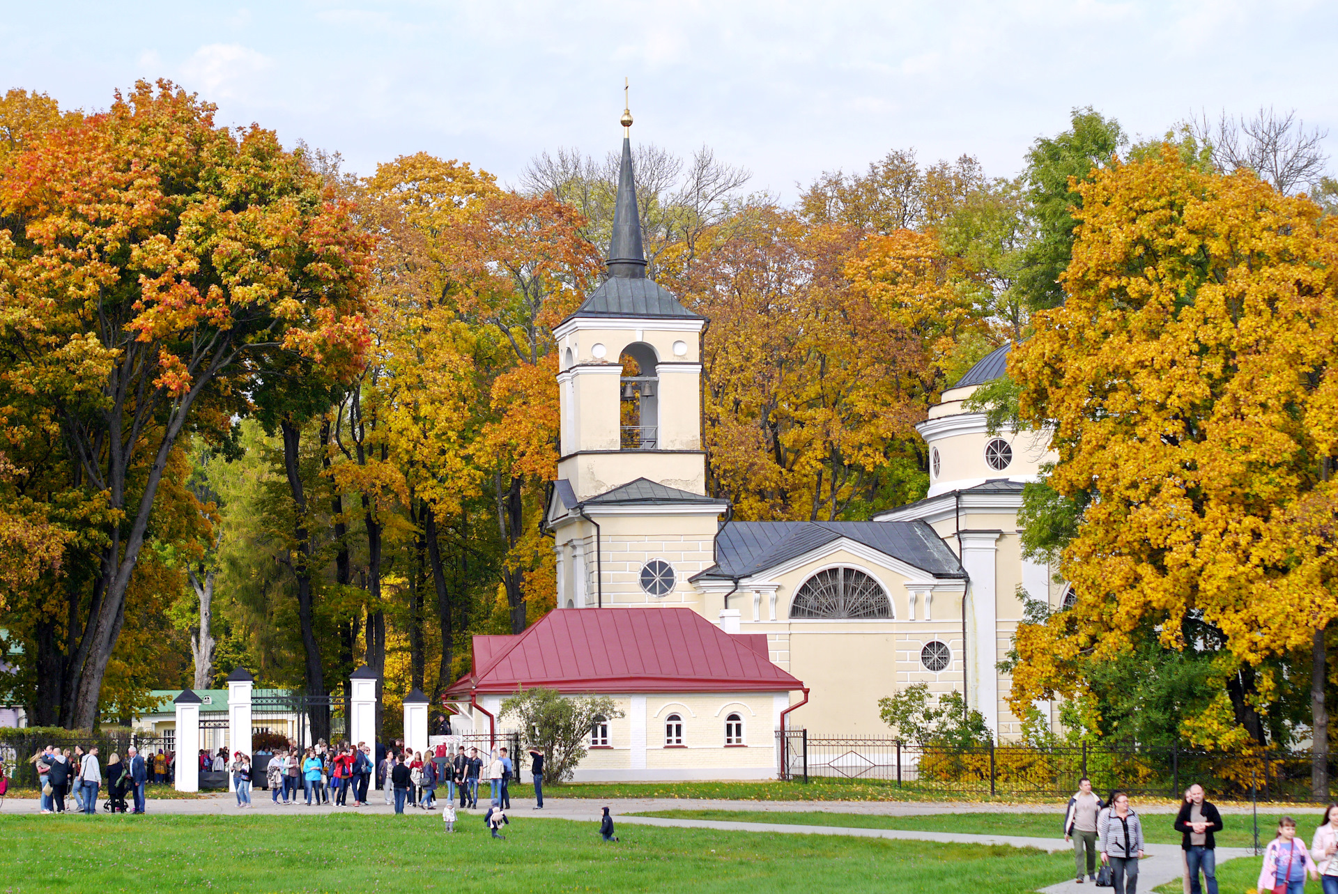 Спасское лутовиново. Спасское Лутовиново осень. Музей-заповедник Спасское-Лутовиново осень. Спасское Лутовиново осенью. Усадьба Тургенева осенью.