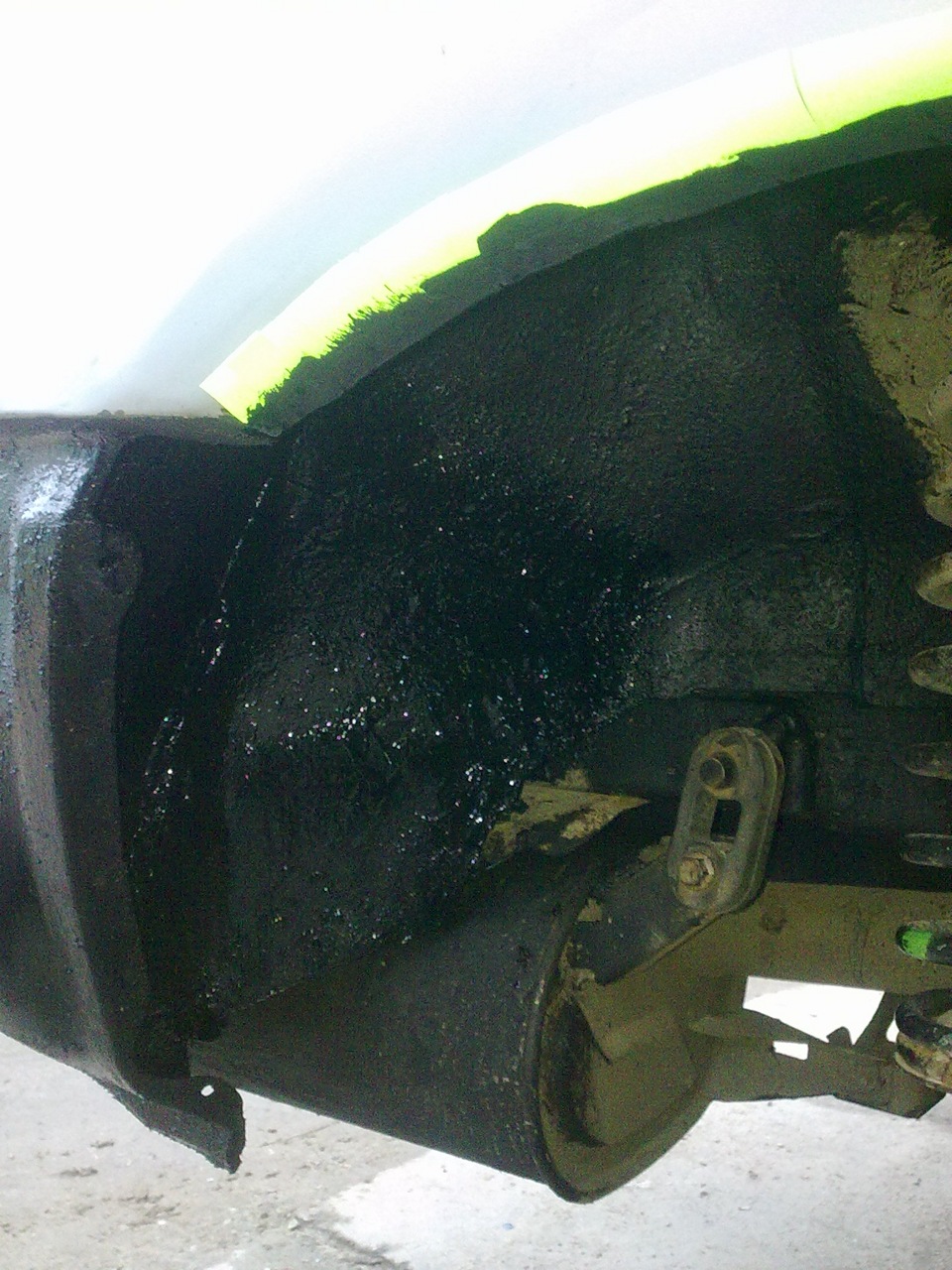 сдесь тоже были дыры — Mitsubishi Carisma