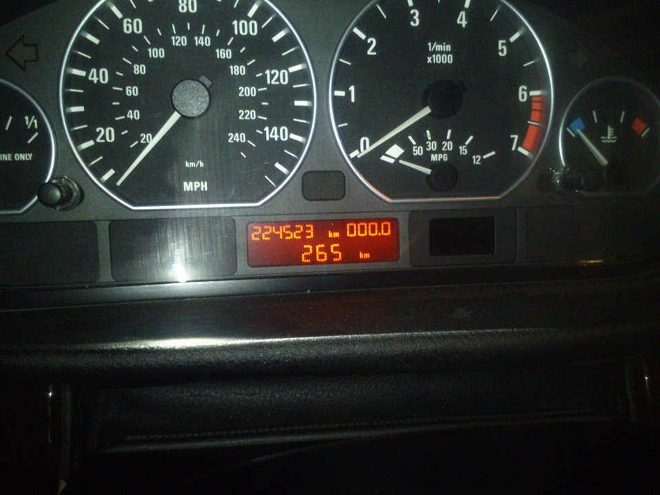 Бмв 7 е38 спидометр. Бмв е39 отказал спидометр. Приборная панель bmw 5 2. Экономайзер bmw e39. Приборная доска бмв 525 е34.