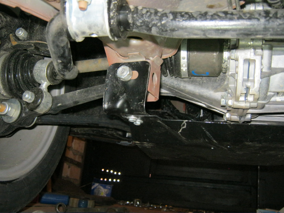 Левое крепление — Lada Kalina Cross