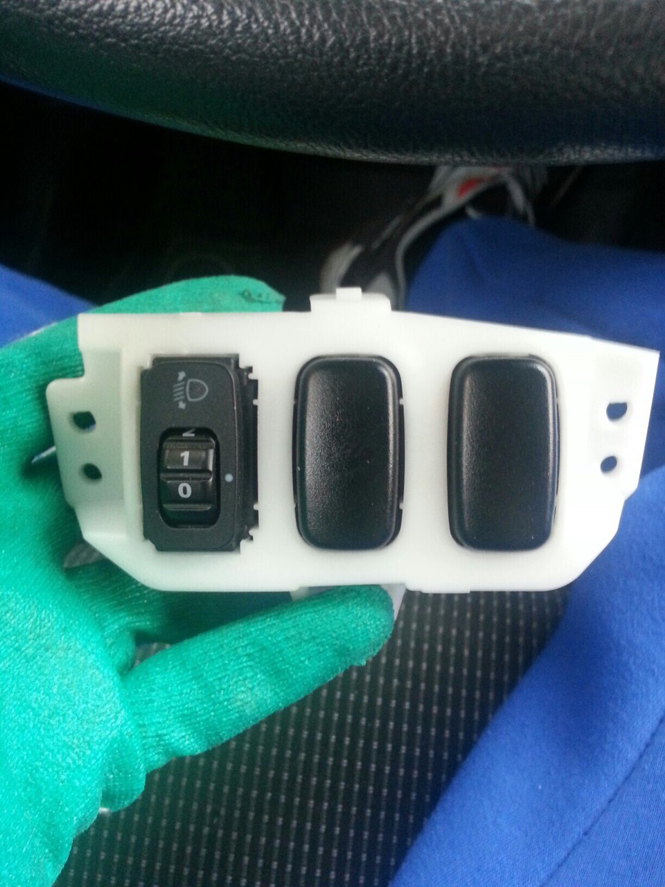 Замена лампочки корректора фар — Mitsubishi Lancer X, 1,5 л, 2008 года ...