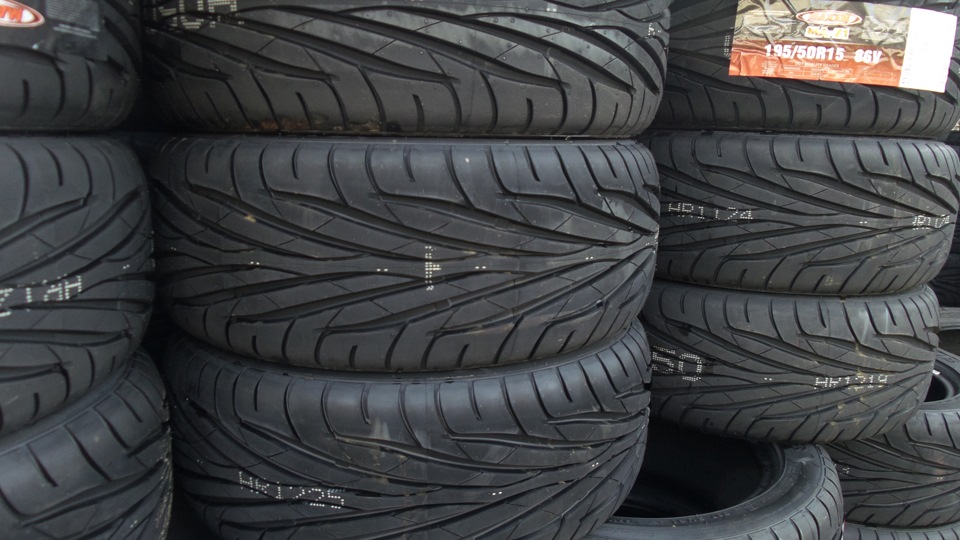 Шины краснодар 205 55 r16. Maxxis ma-z1 Victra 195/55r15. Максис 195/50/15. Maxxis шины r16 205 55. 195/55/15 Maxxis ma-z1 Victra.