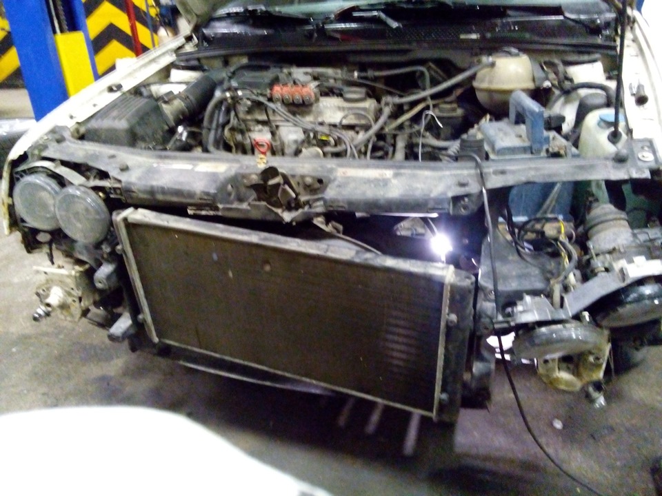 Как снять радиатор гольф 4 Замена вентилятора радиатора Гольф 3 - Volkswagen Golf Mk3 GTI, 2 л, 1996 года с