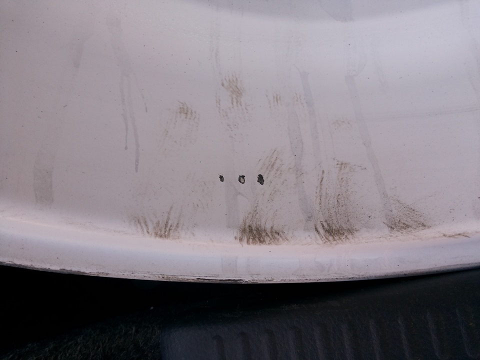 Поздравили с праздником на шиномонтаже ...