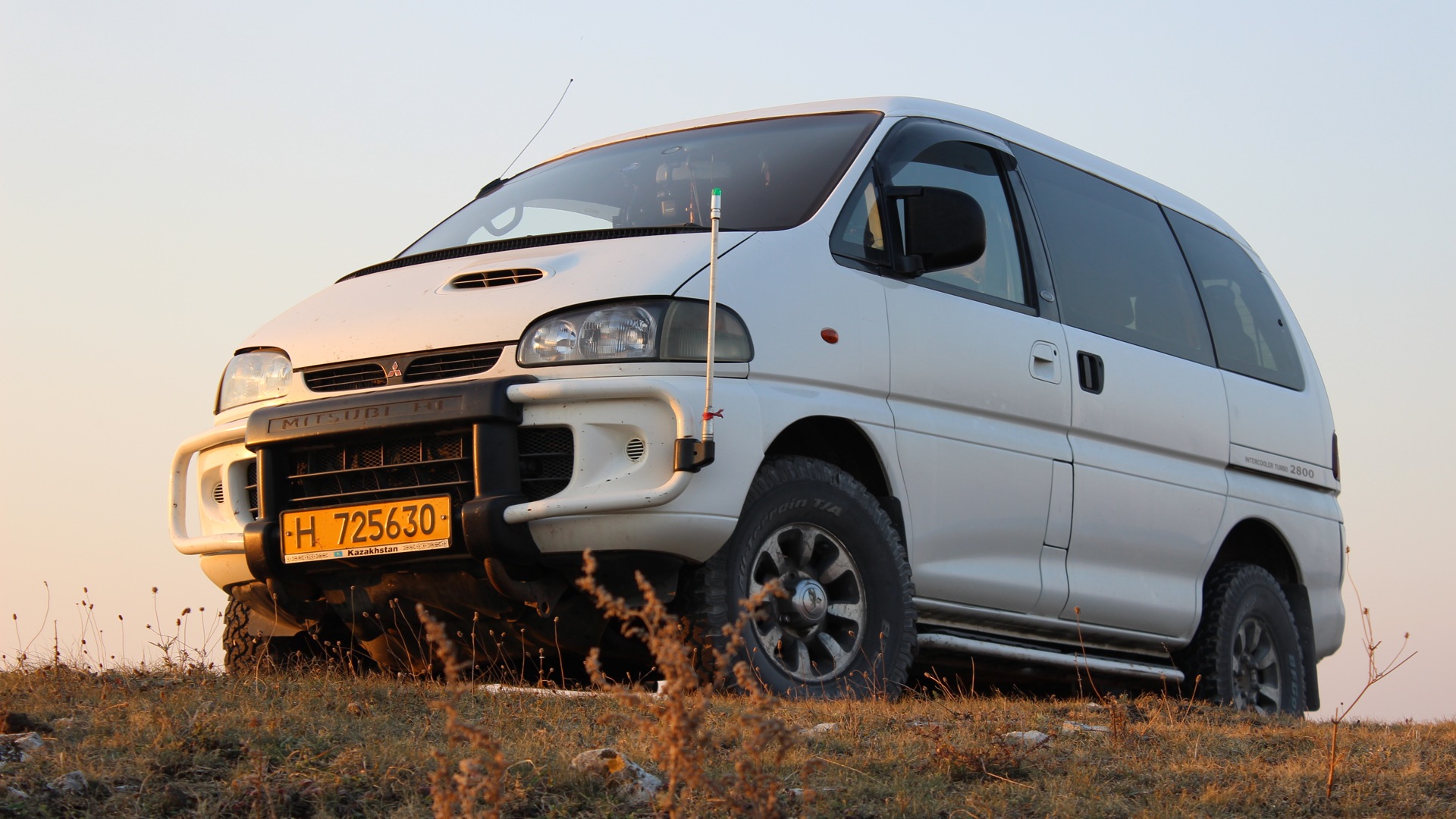 Delica. Mitsubishi Space Gear 1996. Митсубиси Делика Space Gear 1996.