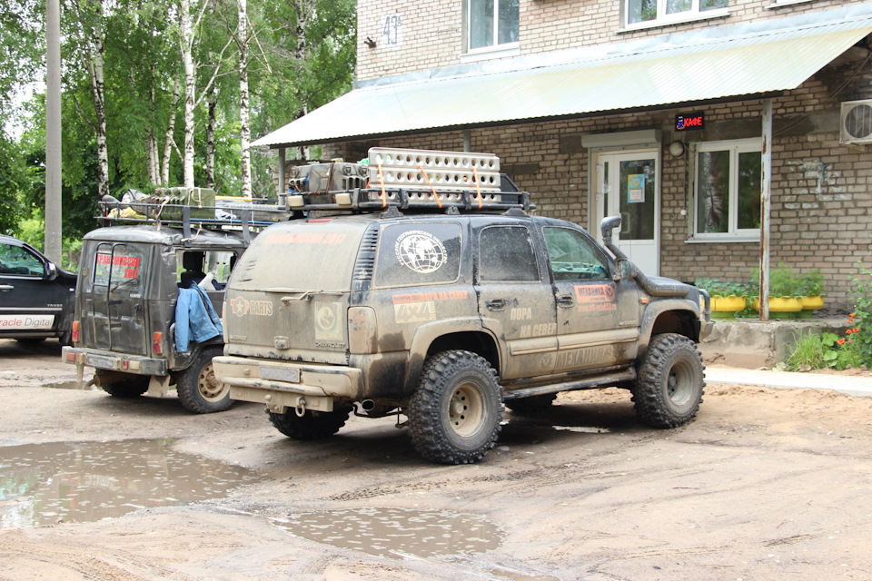 В Вельске — Chevrolet Tahoe (GMT900)
