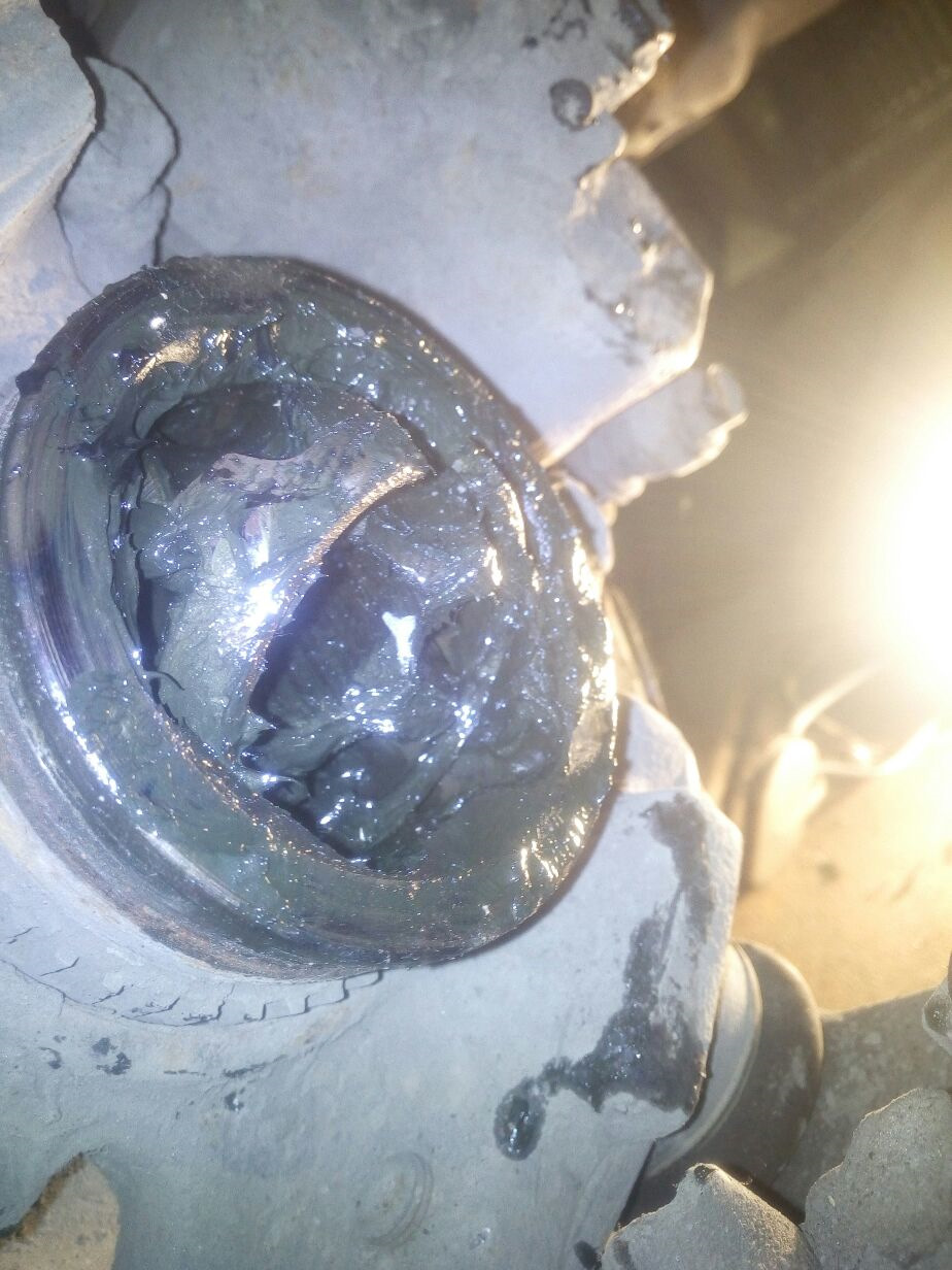 Передние гранаты, чтоб их… (решено быстро) — Nissan Cedric (9G), 2,5 л ...