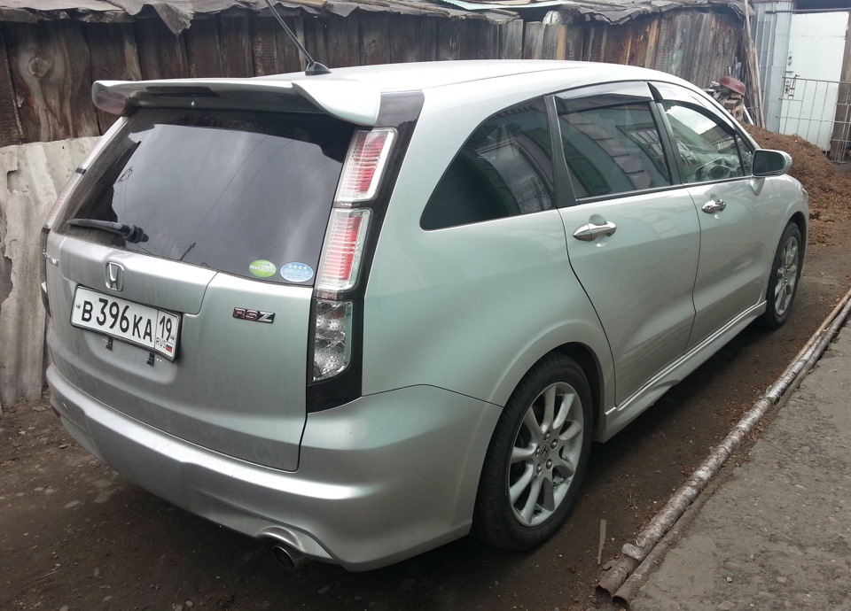Линзы honda stream rn1. Хонда стрим 2004. Honda stream absolute 2004. Honda stream rn1 absolute. Honda stream с565ун72.