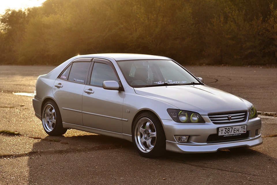 Toyota altezza. Тойота Альтеза 1996. Toyota Altezza 2012. 070 Toyota Altezza. Кварц Toyota Altezza.