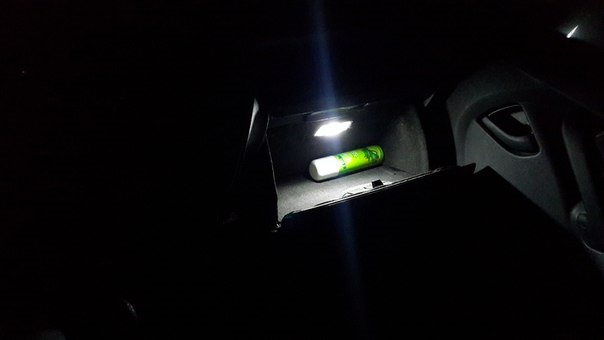 Да будет свет в бардачке! — Lada Гранта, 1,8 л, 2012 года | стайлинг ...