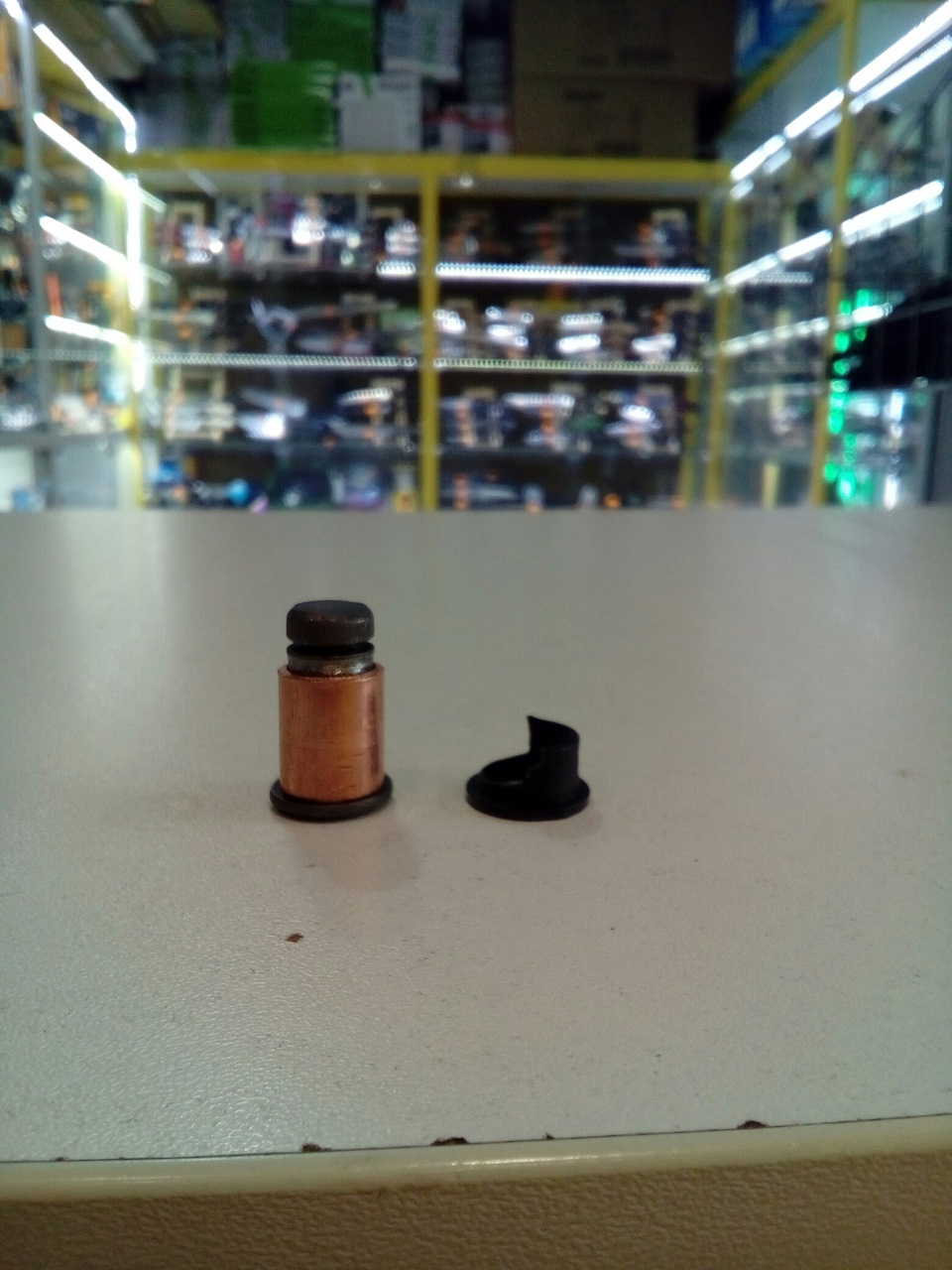 Я ужаснулся от пластиковой втулки в ножке сцепления. Мало того что ...