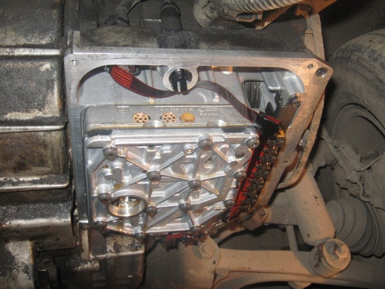 Масло в коробку т4. VW Golf 3 АКПП сливная пробка. АКПП Фольксваген т5 3.2. АКПП VW Caravelle t4 2,5 бензин. АКПП Фольксваген т4 2.8 бензин.