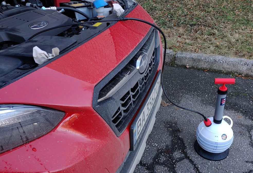 Поменял сам масло, попробовал промывку от VAG, поставил брызговики ...