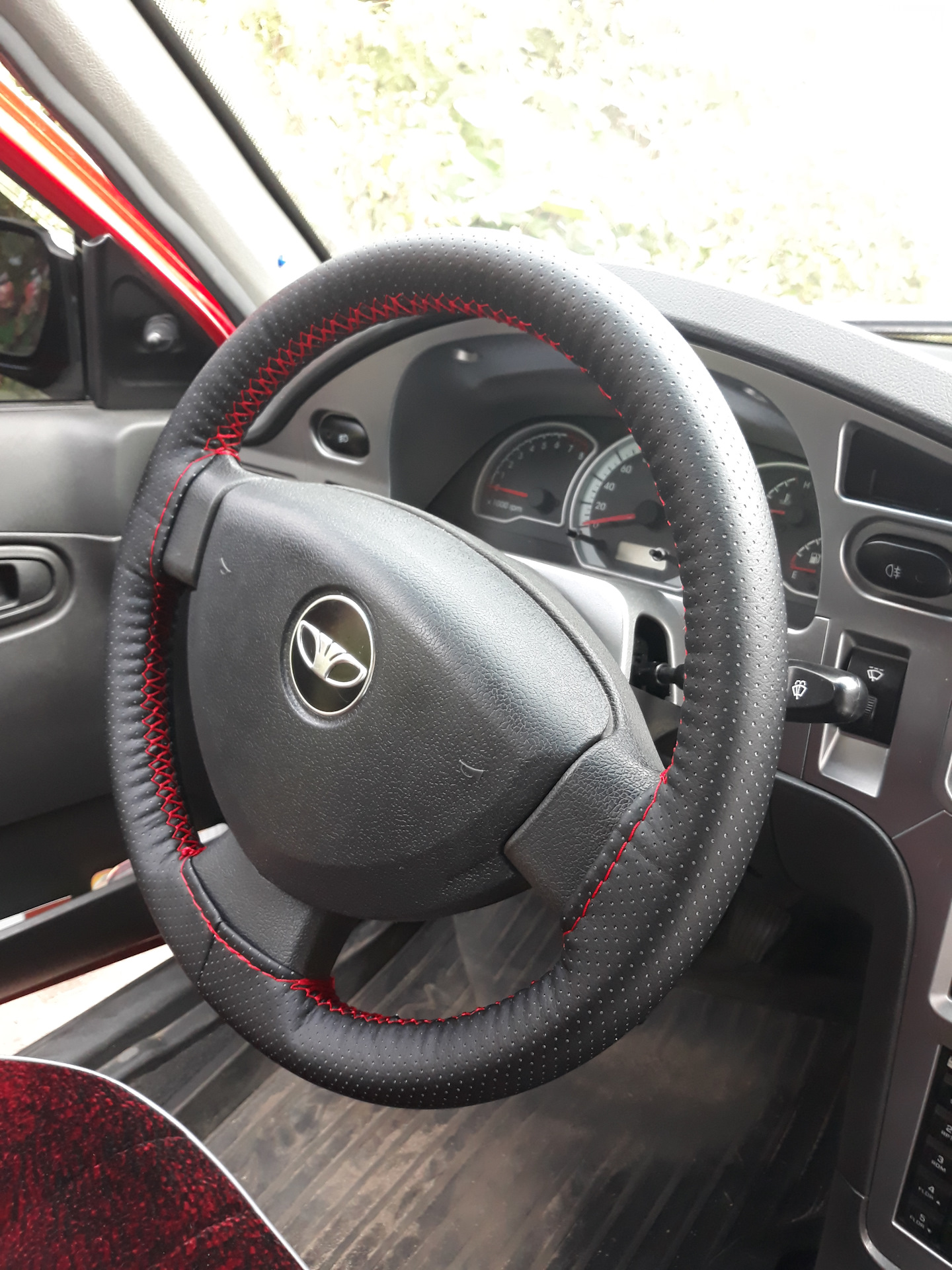 Руль нексия 2. Руль нексия 2. Оплетка на нексию. Оплетка на нексию. Эмблема дэу на руль.