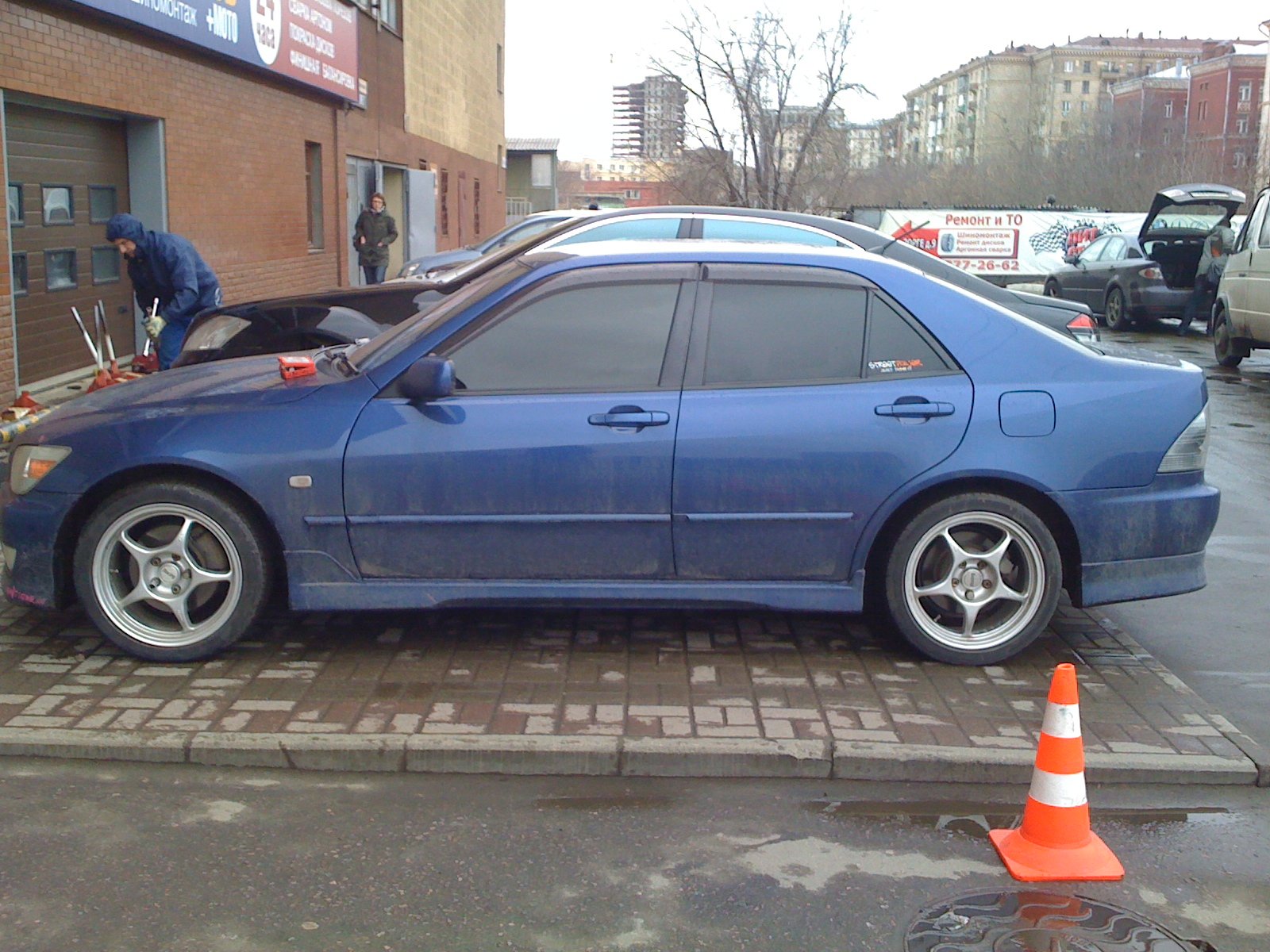 Гаврилина и энкей. Альтезза на 33гтр дисках. Toyota Altezza резиновая краска. Enkei Toyota. Альтеза на жирной резине.