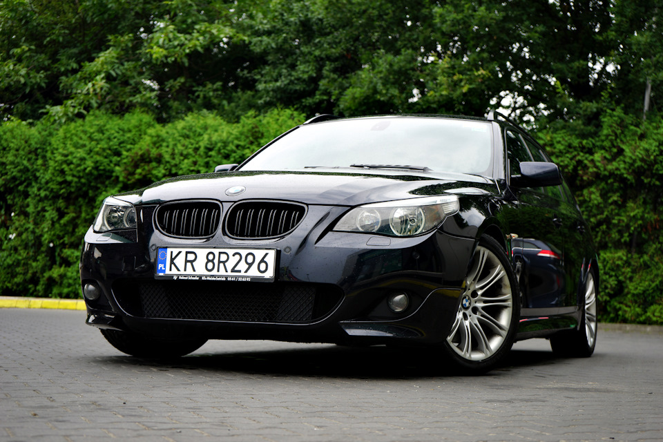 Бмв е60 черная. BMW e60 m Performance. BMW e60 m Performance Black. БМВ е60 черные ноздри сдвоенные. BMW e60 ноздри.