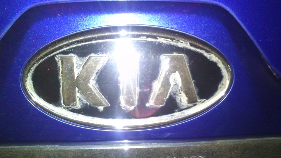 Значки киа сид. Kia Ceed JD заглушки значок Kia. Эмблема Kia Ceed JD. Kia Ceed 2010 года значки на багажнике.