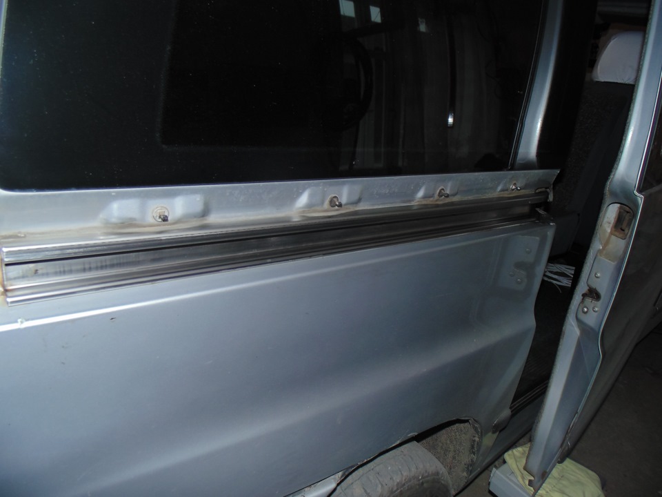 Планка сдвижной двери т5 фольксваген. Снять сдвижную дверь т5. Механизм сдвижной электро двери мультиван т5. Регулировка сдвижной двери т5. Снять сдвижную дверь т5.