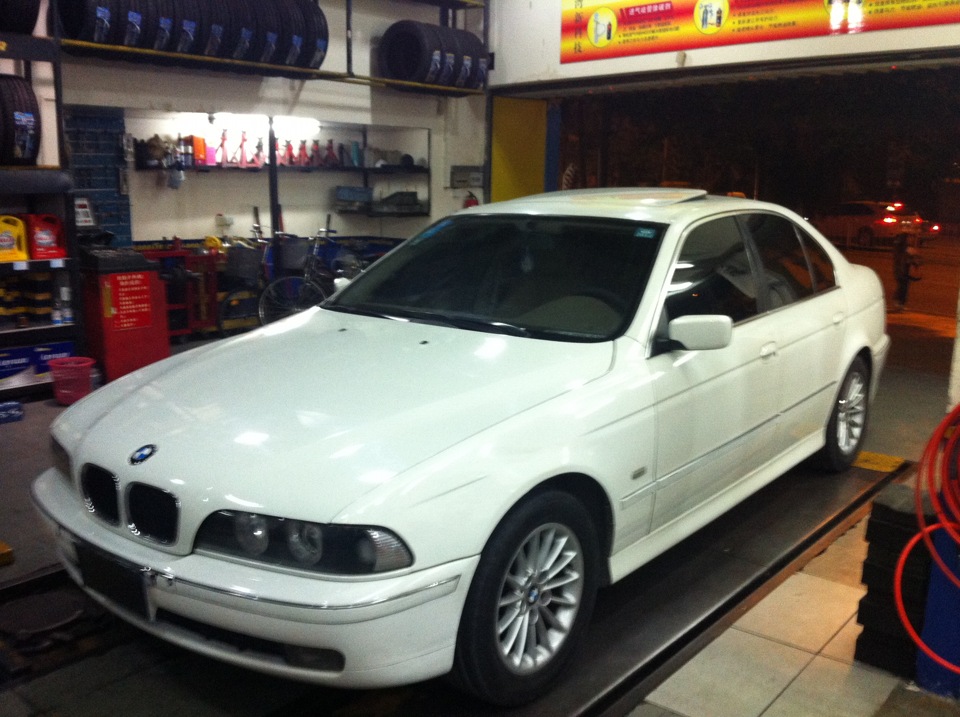 Замена задних амортизаторов — BMW 5 series (E39), 2,8 л., 1997 года ...