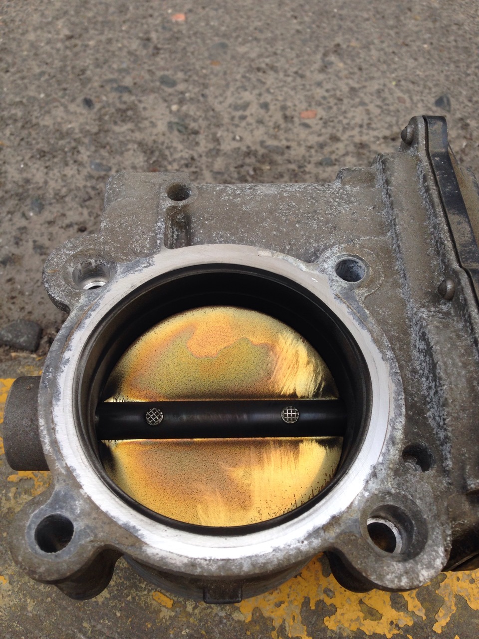 Замена воздушного фильтра, чистка дросселя и клапана cvvt — Volvo C30 ...