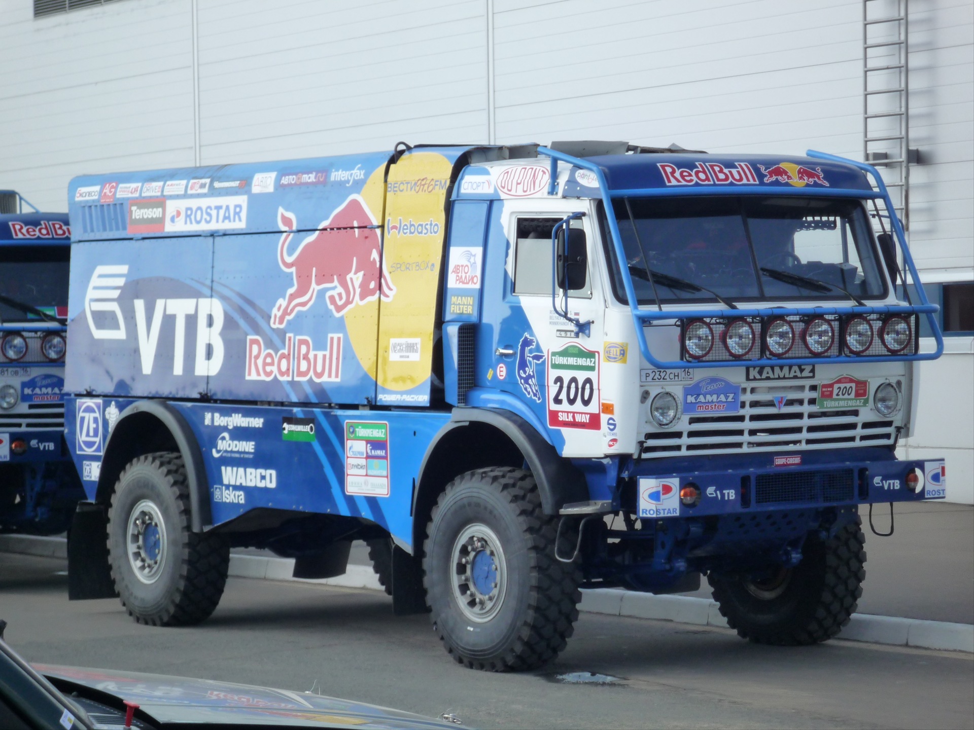 Nissan Dakar 2004