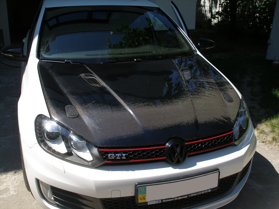 Volkswagen Golf 6 GTI капот