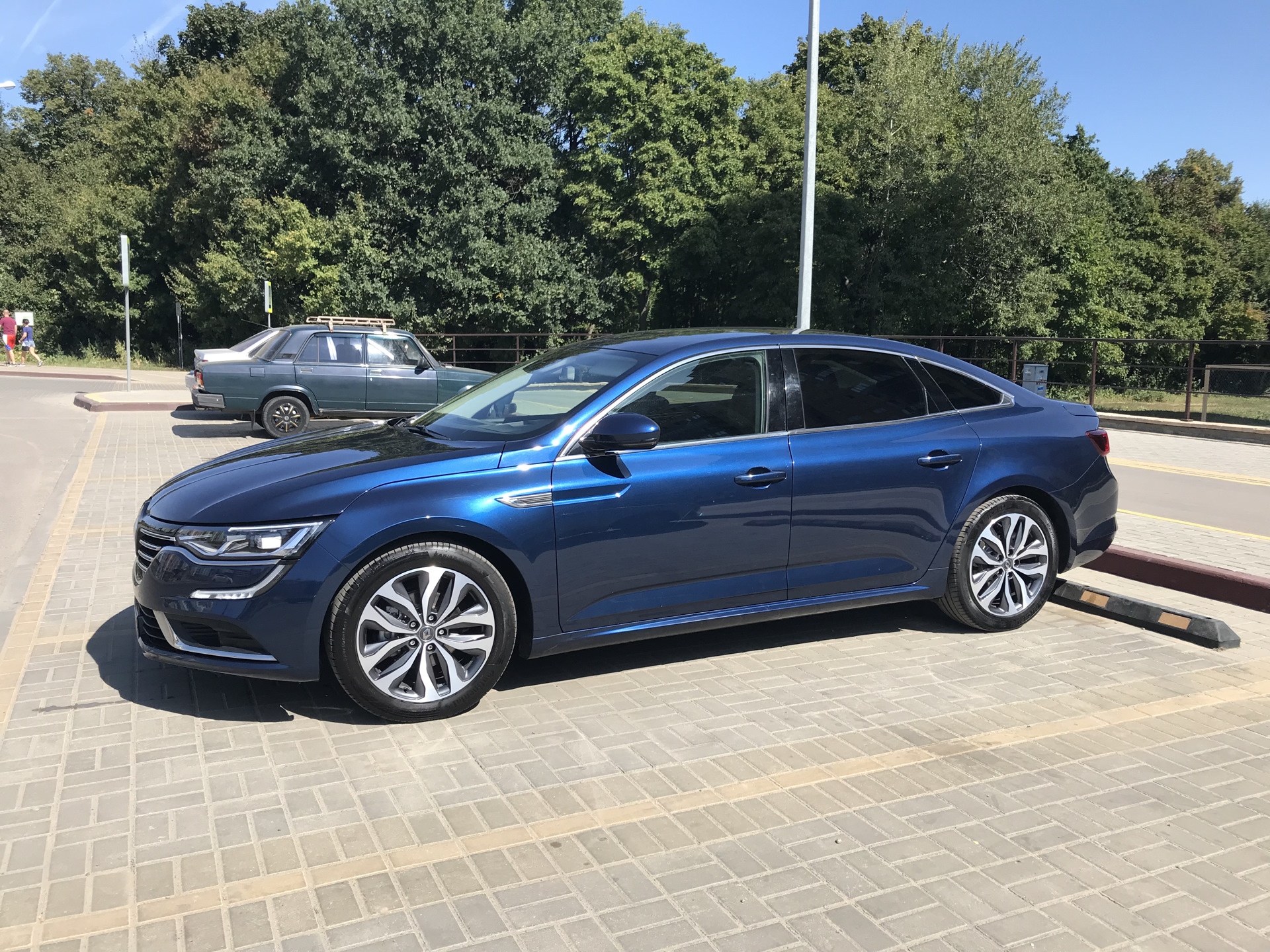 Blue talisman ex. Рено талисман r19. Renault Talisman 18. Рено талисман диски r19.