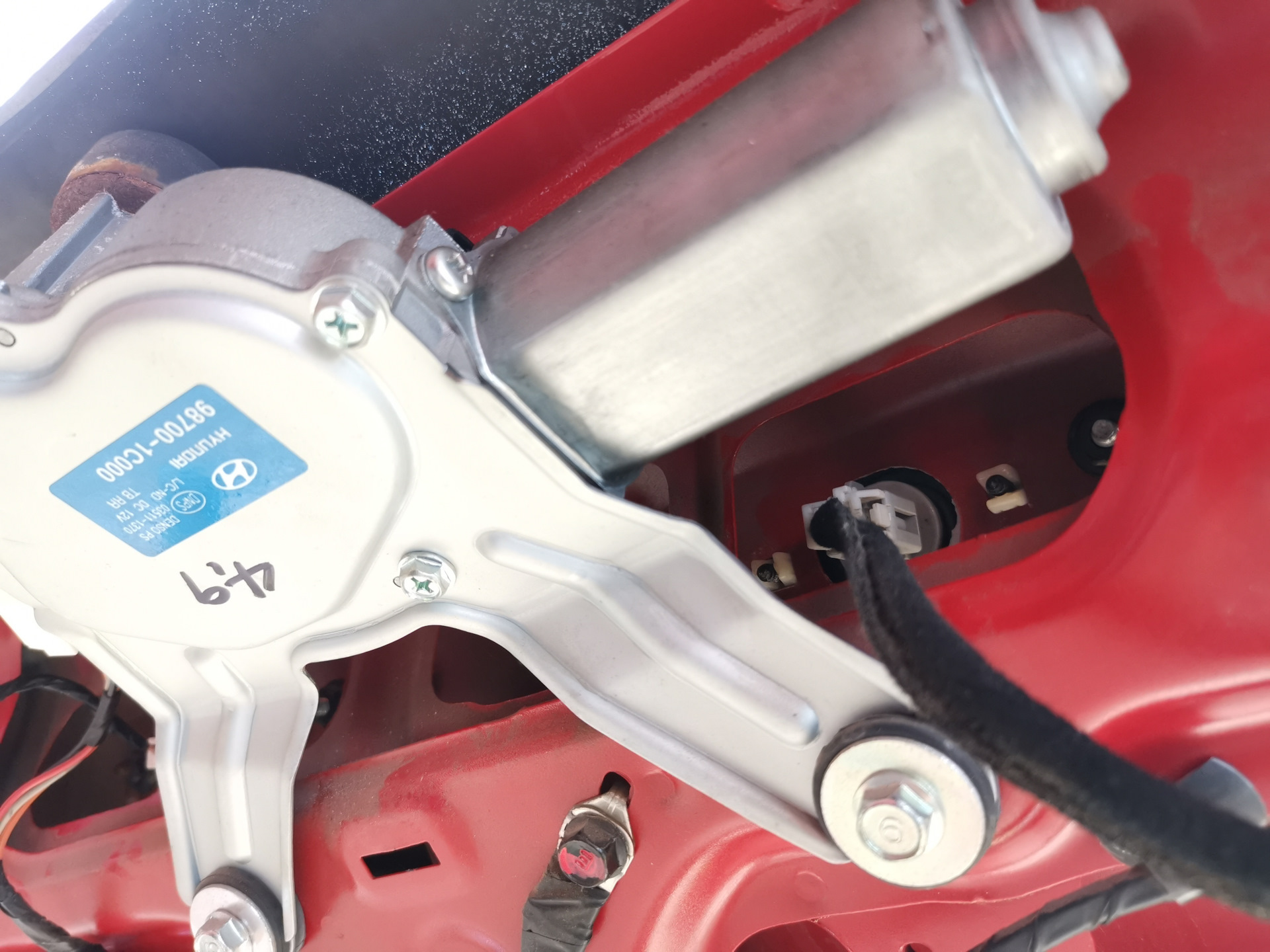 Замена ламп стоп сигналов и подсветки номера — Hyundai Getz, 1,4 л ...