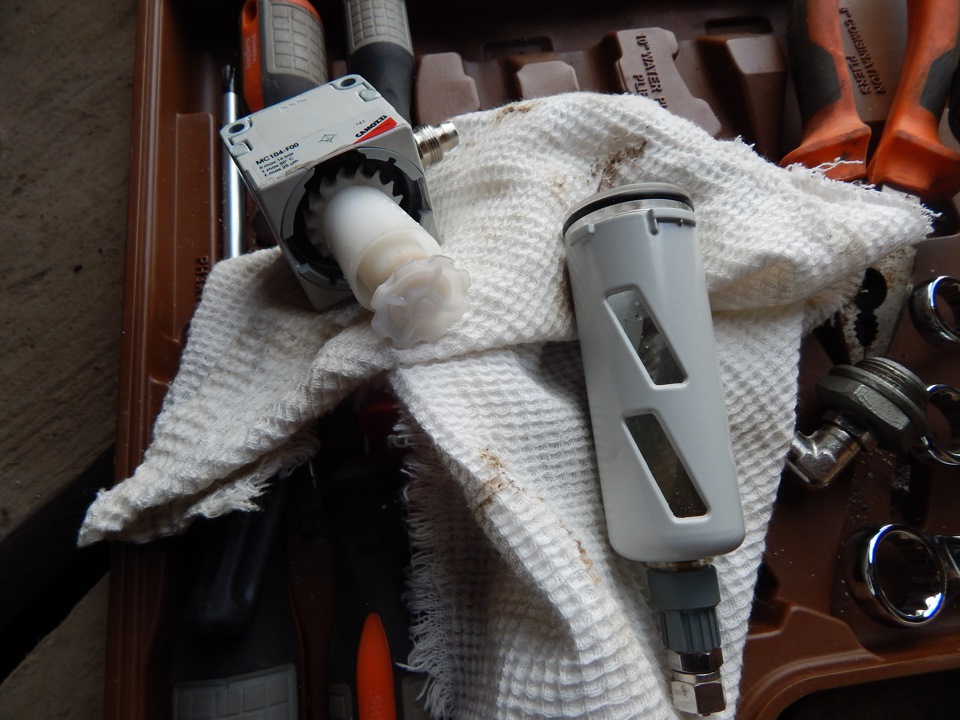 Замена тормозных накладок и ревизия пневмо-системы. — Lada Гранта, 1,6 ...