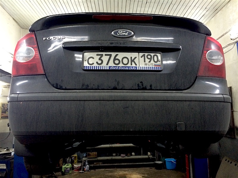 Замена задних колодок — Ford Focus II Sedan, 1,6 л, 2005 года | визит ...