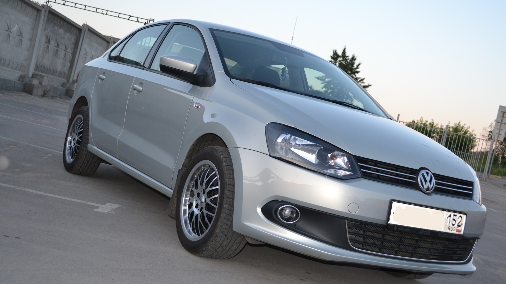 Volkswagen Polo седан 2011