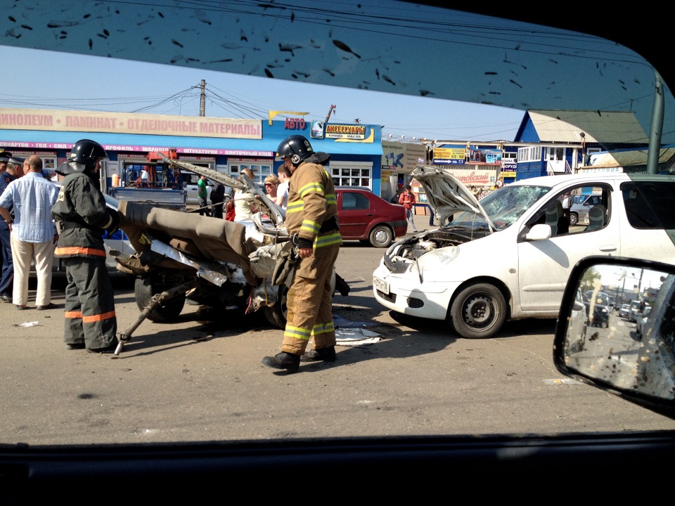 Тойота марк 2 распил. Тойота марк 2 распил аварии. Марк 2 110 распил. Японские машины врезаются в столб. Распил mark 2 90.