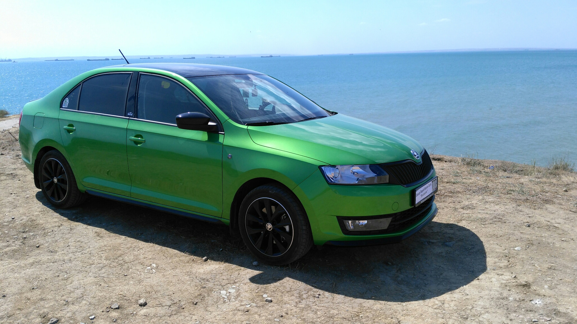 Skoda Rapid зеленая