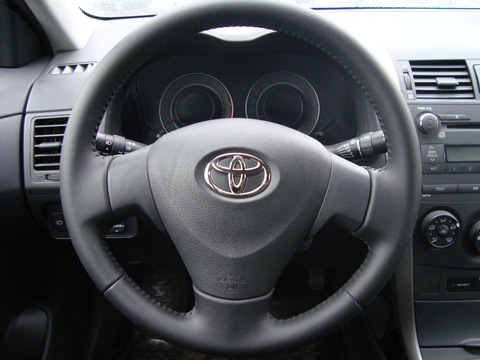 Leather steering wheel - Toyota Corolla 16 L 2008