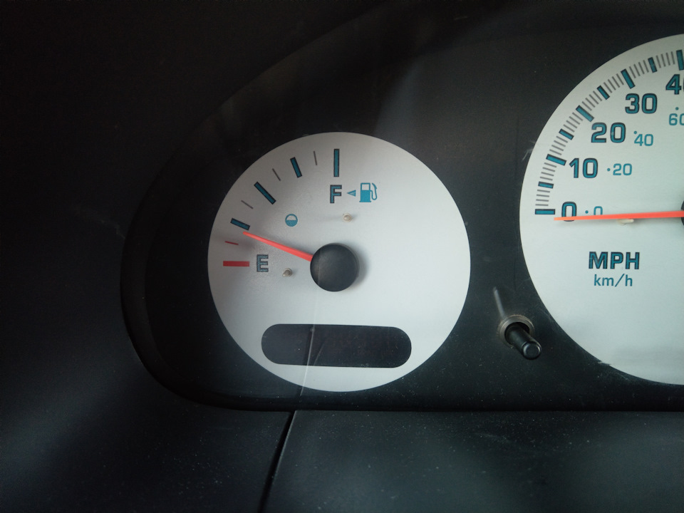 Стрелка уровня топлива сошла с ума — Dodge Caravan IV, 2,4 л, 2003 года ...