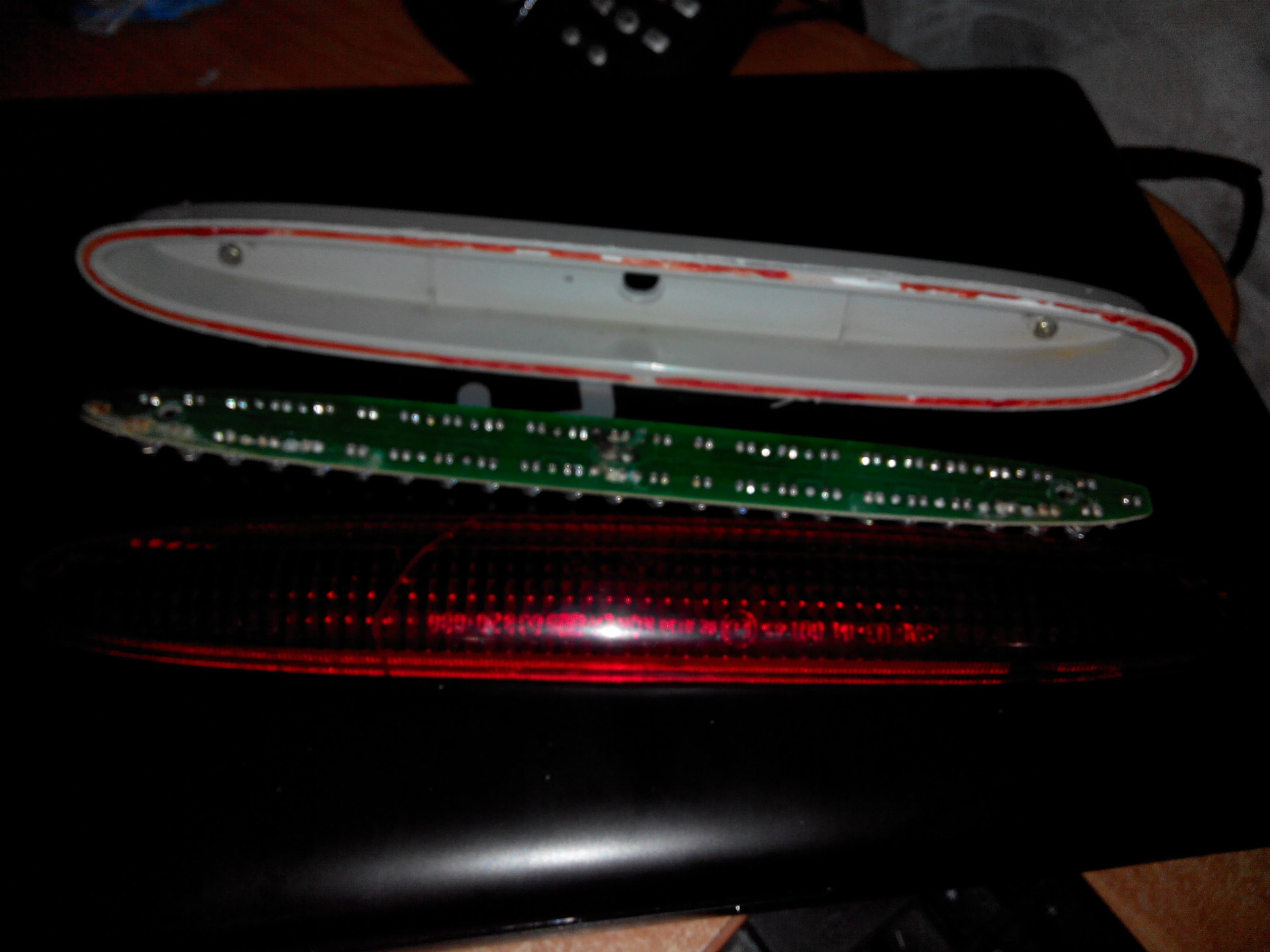 Разборка стоп сигнала. Фото в районе доп стоп сигналом спортейдж 3. Разборка стоп сигнала. Доп стоп сигнал ваз 2106. Разборка стоп сигнала.