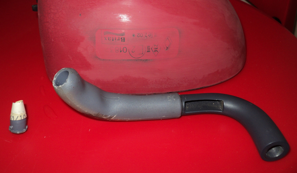 Заглушка поводка зеркала сопровождается бумажной маркой с номером мастера-сборщика — Renault Twingo I