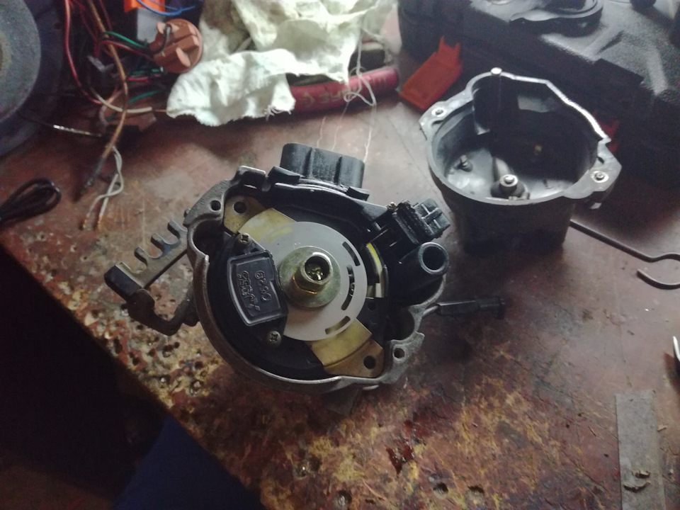 Замена крышки трамблера, прокладки и сальника — Mitsubishi Lancer IV, 1 ...