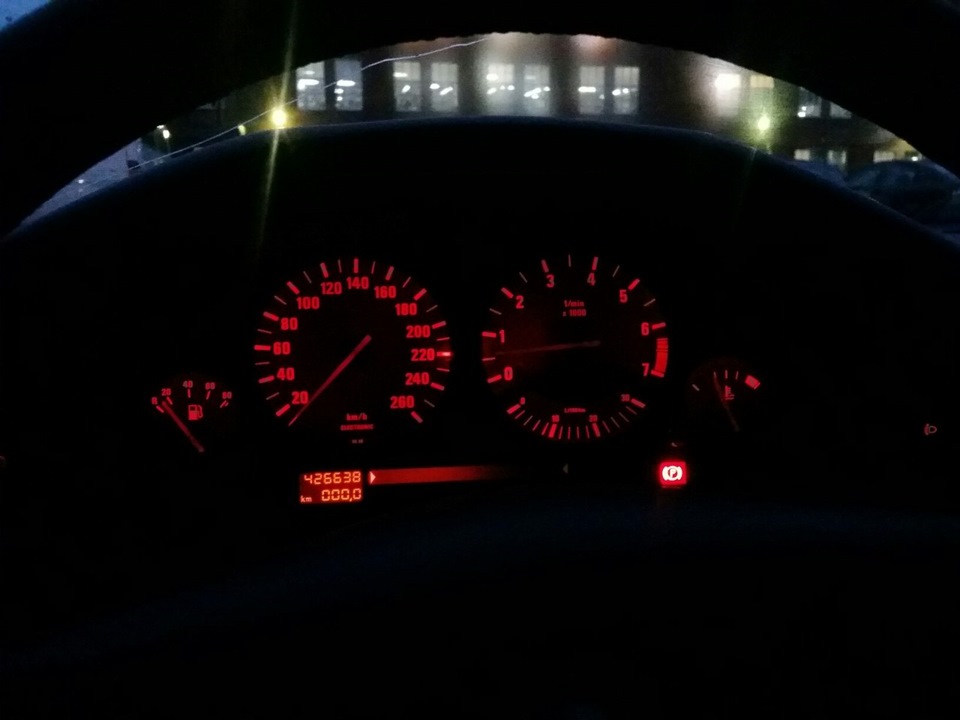 Подсветка приборной панели бмв е46. E90 приборка high. Пересвет приборки bmw x5 e53. Бмв подсветка приборов. M5 e39 приборная панель.