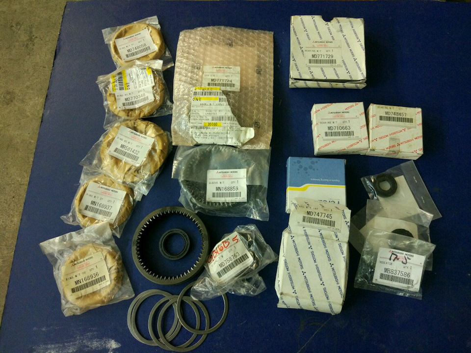 Фото в бортжурнале Mitsubishi Lancer Evolution VI. Запчасти на фото: MR581432, MN168937, MN168936, MD758763, MD747745, MD748457, MB837586