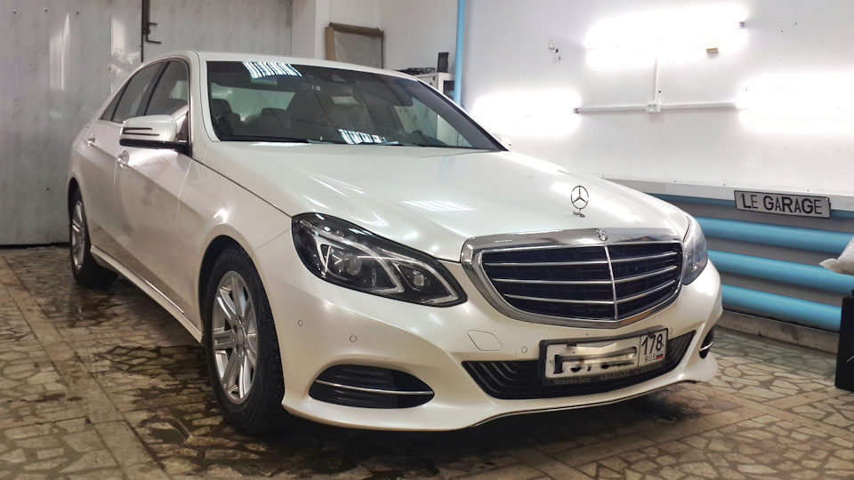 Как полирнуть пленку кузова за просмотром фильма. — Mercedes-Benz E ...