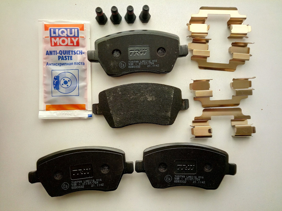 Спустить на тормозах, или новые колодки у Енота. — Nissan Note (1G), 1 ...