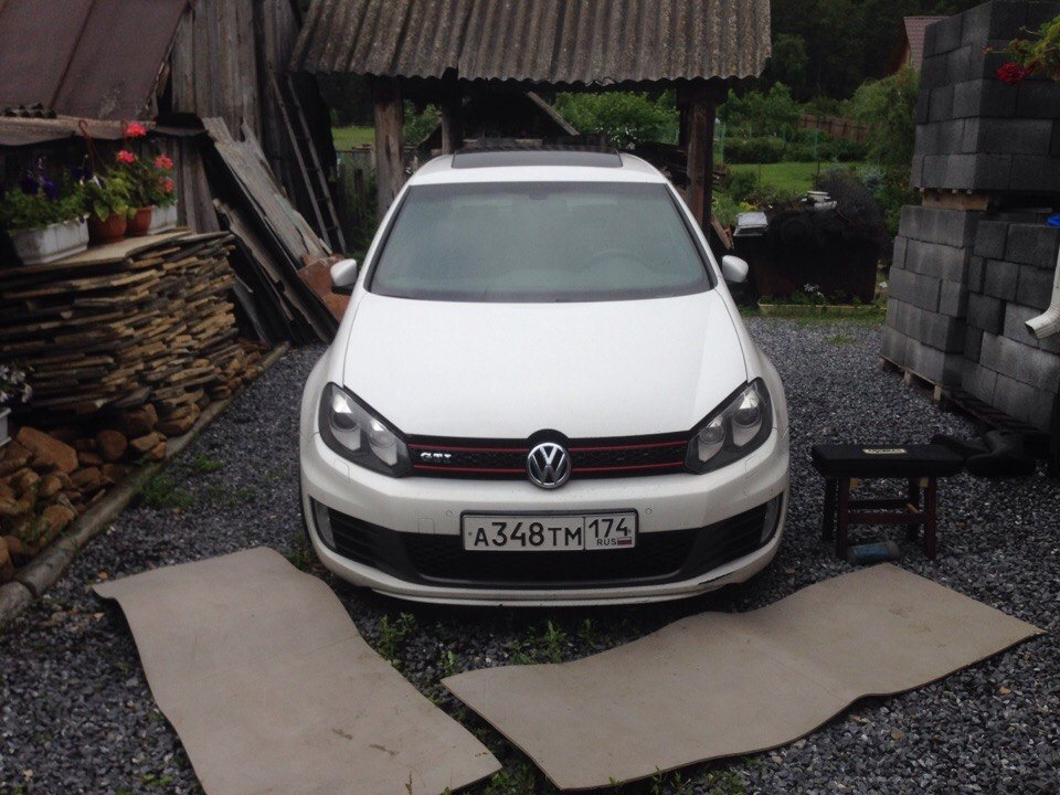 Чем заняться в выходные, конечно же помыть фары и погонять с другом ...