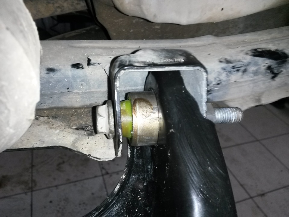 Сайлентблоки из ПУ установлены на свои места — Renault Logan (2G)