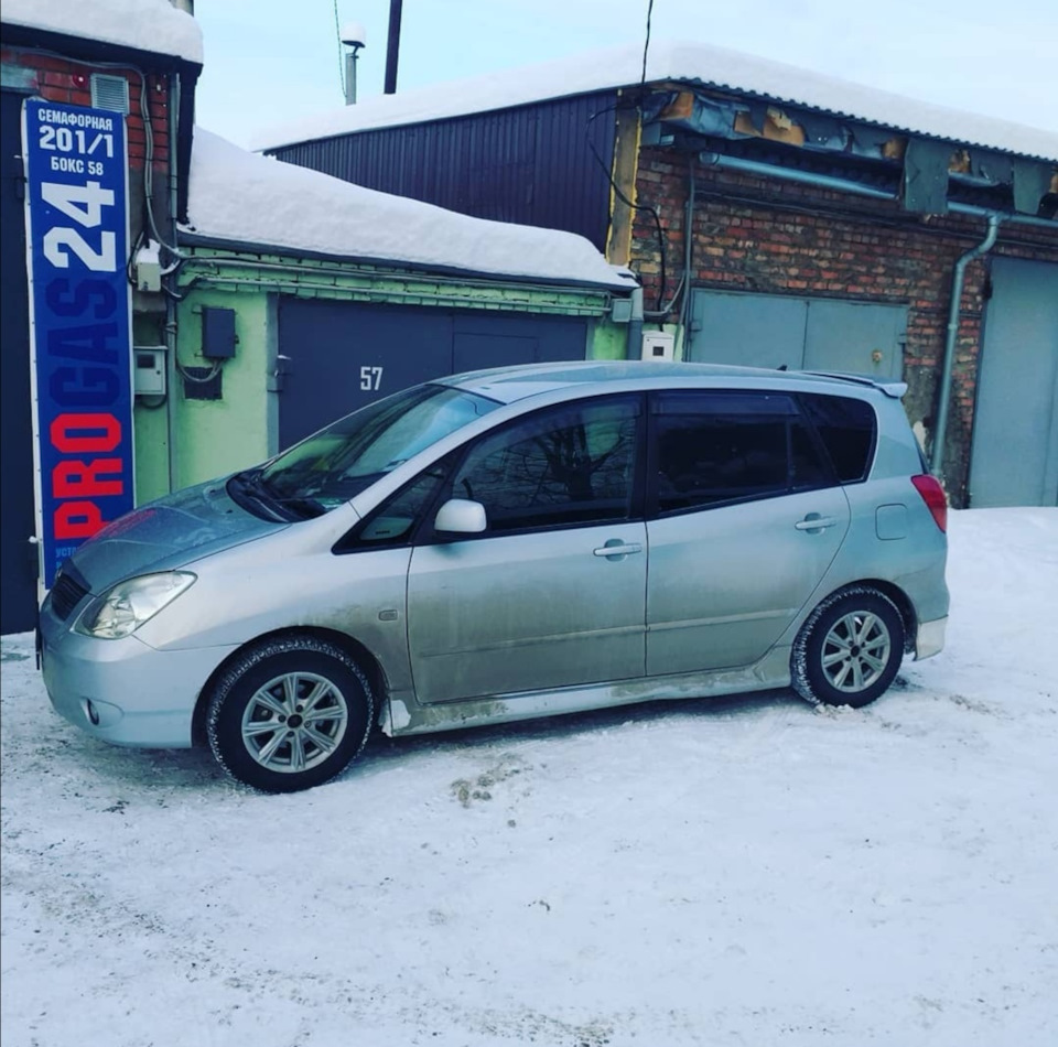 Королла спасио 121 кузов. Спасио 121. ГБО Toyota Spacio. Тойоты Спасио е121. Тойота Спасио е121 на р 17.