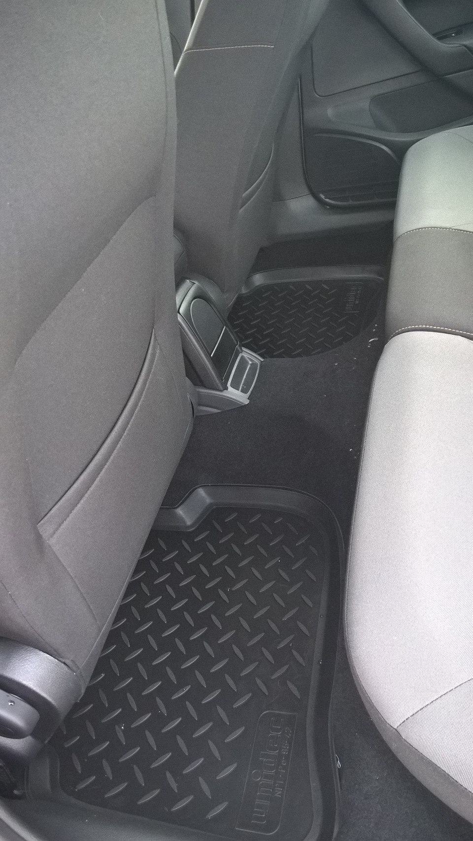 Коврики задних пассажиров — Volkswagen Polo Sedan