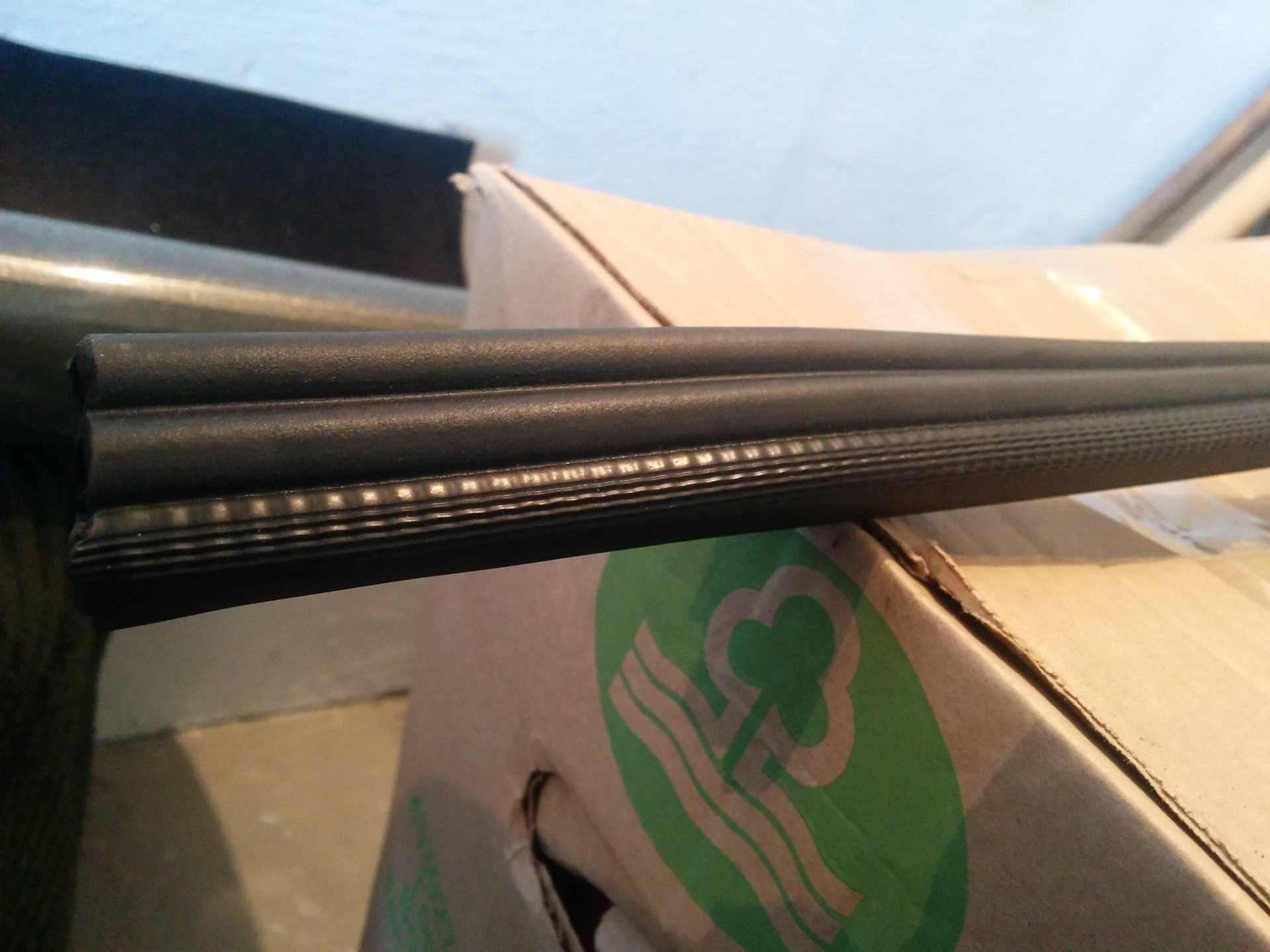 Уплотнители дверей audi 80 b3. Уплотнитель двери ауди 100 с3. Уплотнитель дверного проема ауди 80. Ауди 80 б4 уплотнители дверей. Ауди 80 б4 уплотнители дверей.