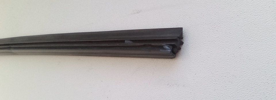 Резинка на месте. — Saab 9-5 (1G)