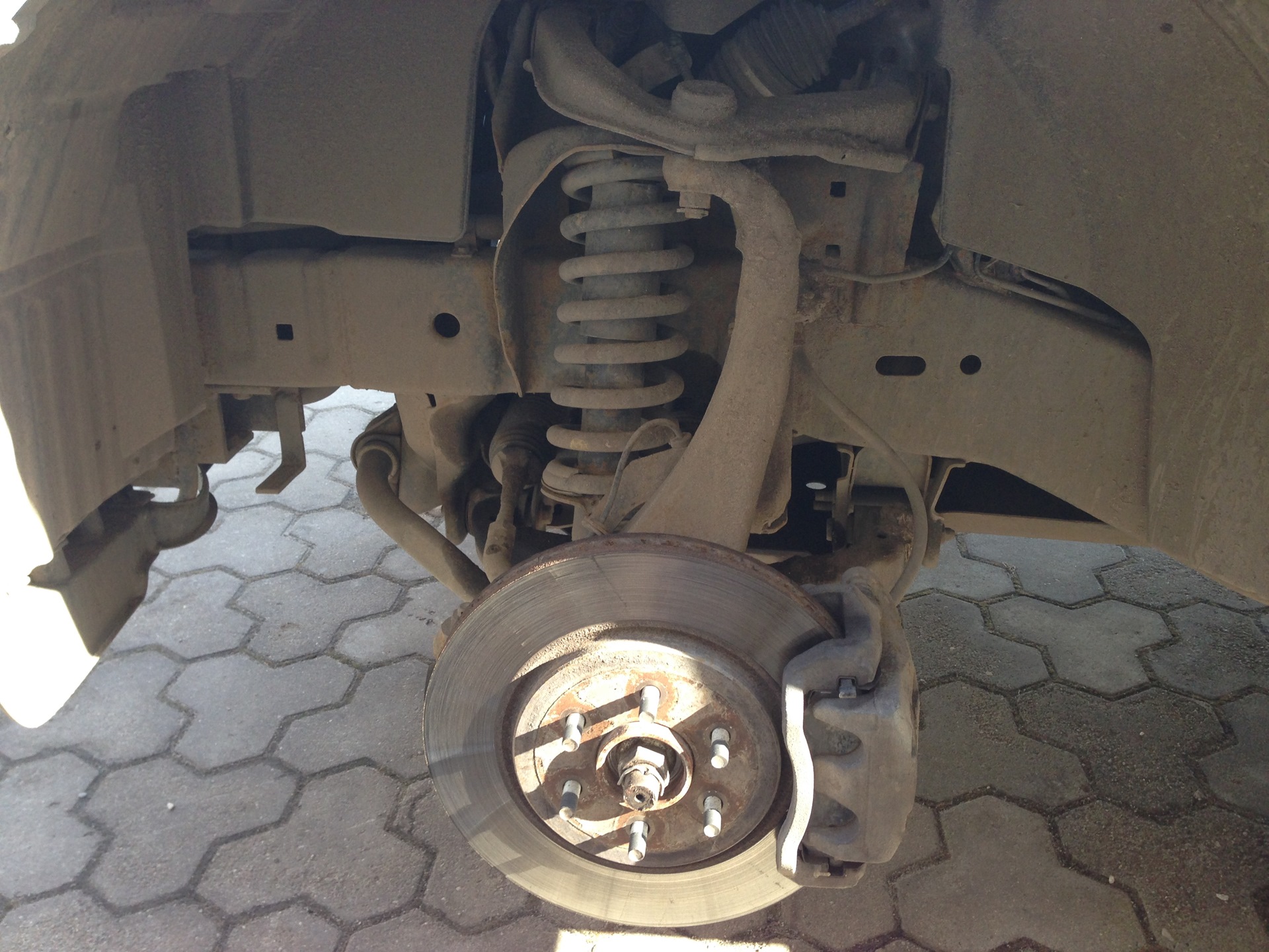 Замена рулевых наконечников - Nissan Navara (2G), 2,5 л, 2008 года своими руками