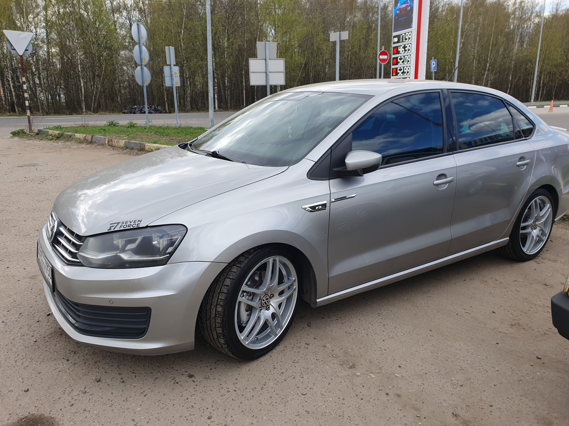 VW Polo седан Харлекин